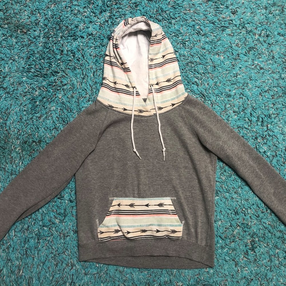 Gray arrow design sweatshirt